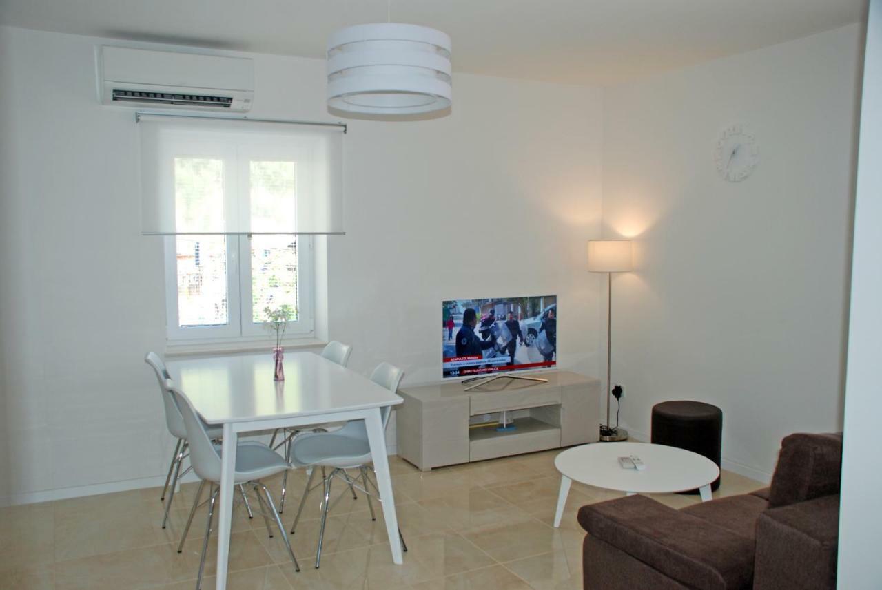 Apartment Bilo Omis Bagian luar foto