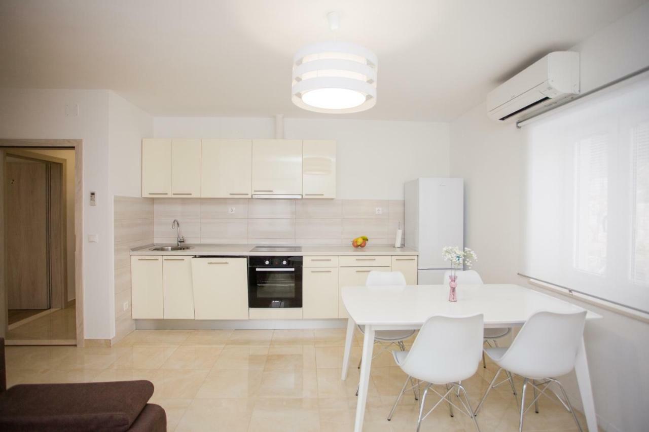 Apartment Bilo Omis Bagian luar foto